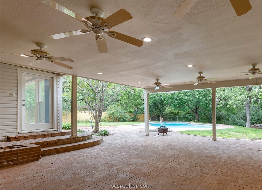 Bryan, Texas 77802, United States, 4 Bedrooms Bedrooms, ,4 BathroomsBathrooms,Residential,Pending,59437