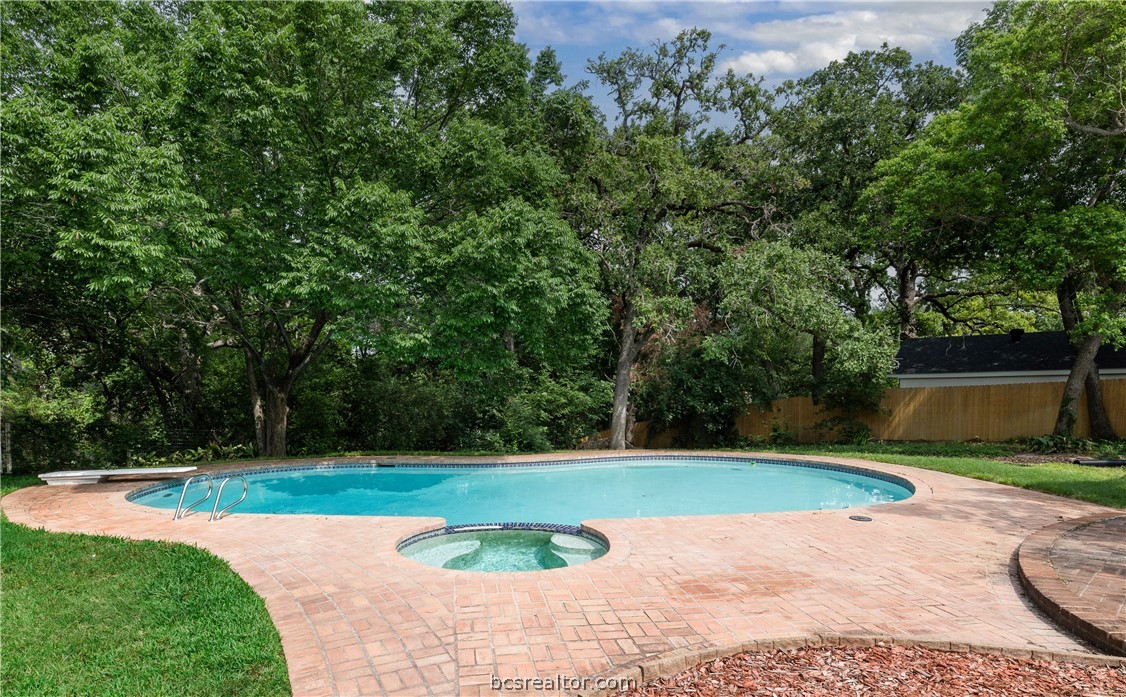 Bryan, Texas 77802, United States, 4 Bedrooms Bedrooms, ,4 BathroomsBathrooms,Residential,Pending,59437