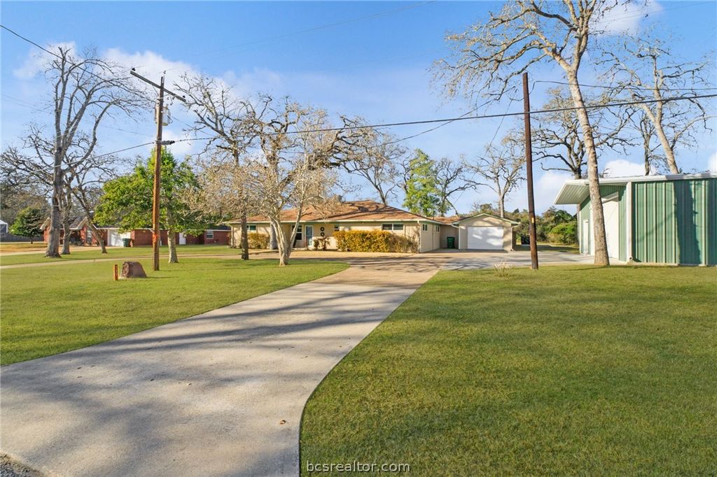 Photo of 117 Golfview Drive, Hilltop Lakes, TX 77871 (MLS # 26001790)