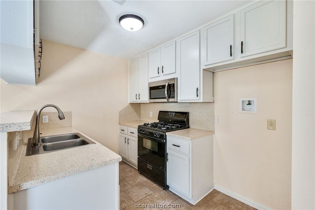 Photo of 2609 Westwood Main Drive, Bryan, TX 77807 (MLS # 26006419)