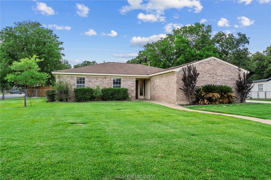 Photo of 1201 Hawk Tree Drive, College Station, TX 77845 (MLS # 26005822)