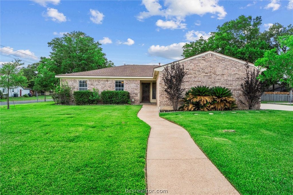 Photo of 1201 Hawk Tree Drive, College Station, TX 77845 (MLS # 26005822)