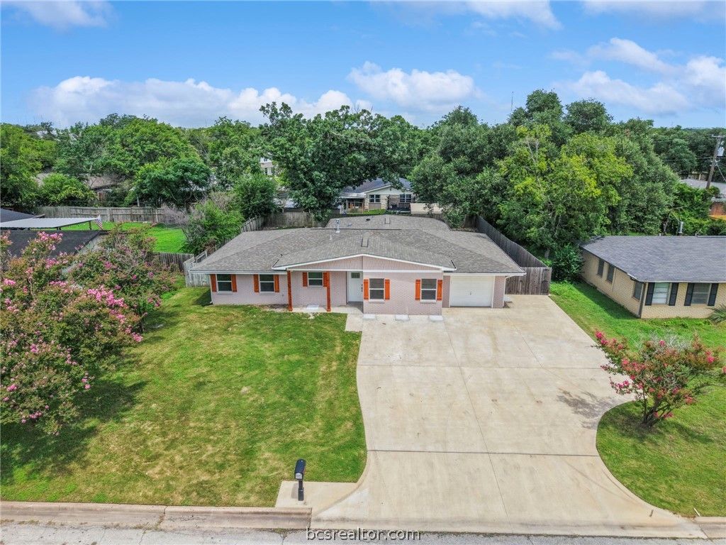 Photo of 304 Dunn Street, Bryan, TX 77801 (MLS # 26001826)