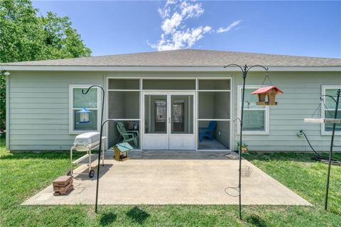 Tiny photo for 1104 Jennifer Street, Madisonville, TX 77864 (MLS # 26002599)