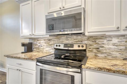 Tiny photo for 1104 Jennifer Street, Madisonville, TX 77864 (MLS # 26002599)