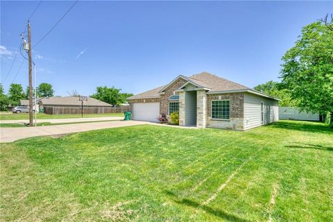 Tiny photo for 1104 Jennifer Street, Madisonville, TX 77864 (MLS # 26002599)