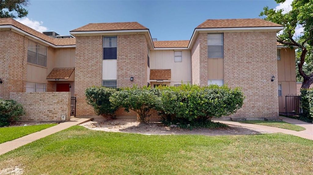 Photo of 3808 Plainsman Lane, Bryan, TX 77802 (MLS # 26006093)