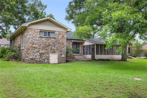 Tiny photo for 404 W Tom Green Street ST, Brenham, TX 77833 (MLS # 26007483)