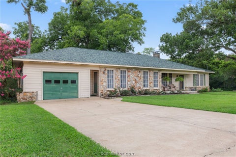 Tiny photo for 404 W Tom Green Street ST, Brenham, TX 77833 (MLS # 26007483)