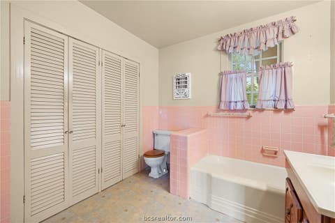 Tiny photo for 404 W Tom Green Street ST, Brenham, TX 77833 (MLS # 26007483)