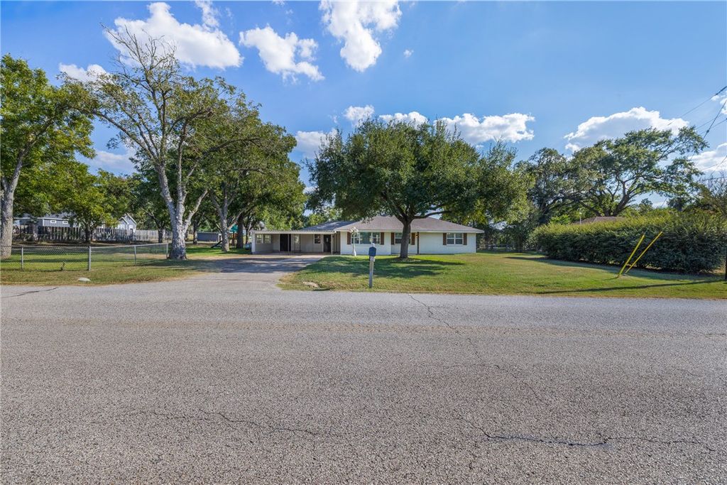 Photo of 1906 Gun and Rod Road, Brenham, TX 77833 (MLS # 25010546)