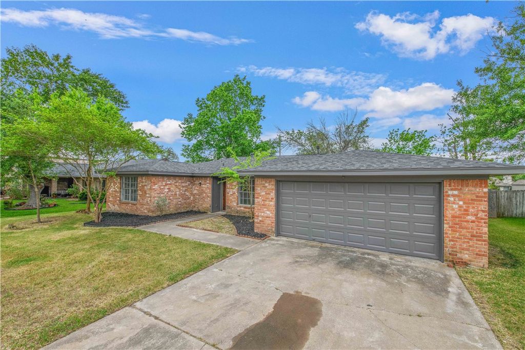 Photo of 2906 Woodmeadow Drive, Bryan, TX 77802 (MLS # 26004157)