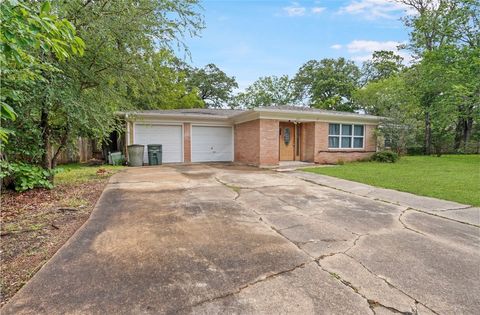 Photo of 2109 Wayside Drive, Bryan, TX 77802 (MLS # 26006271)