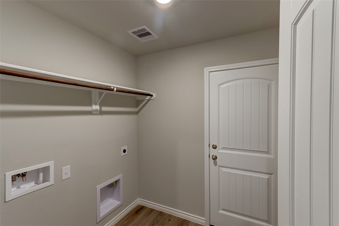 College Station, Texas 77845, United States, 4 Bedrooms Bedrooms, ,2 BathroomsBathrooms,Residential,Active,128971