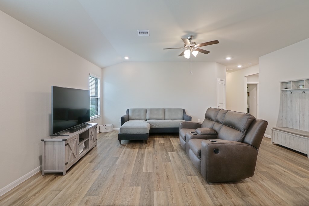 Bryan, Texas 77807, United States, 3 Bedrooms Bedrooms, ,2 BathroomsBathrooms,Residential,Active,120136