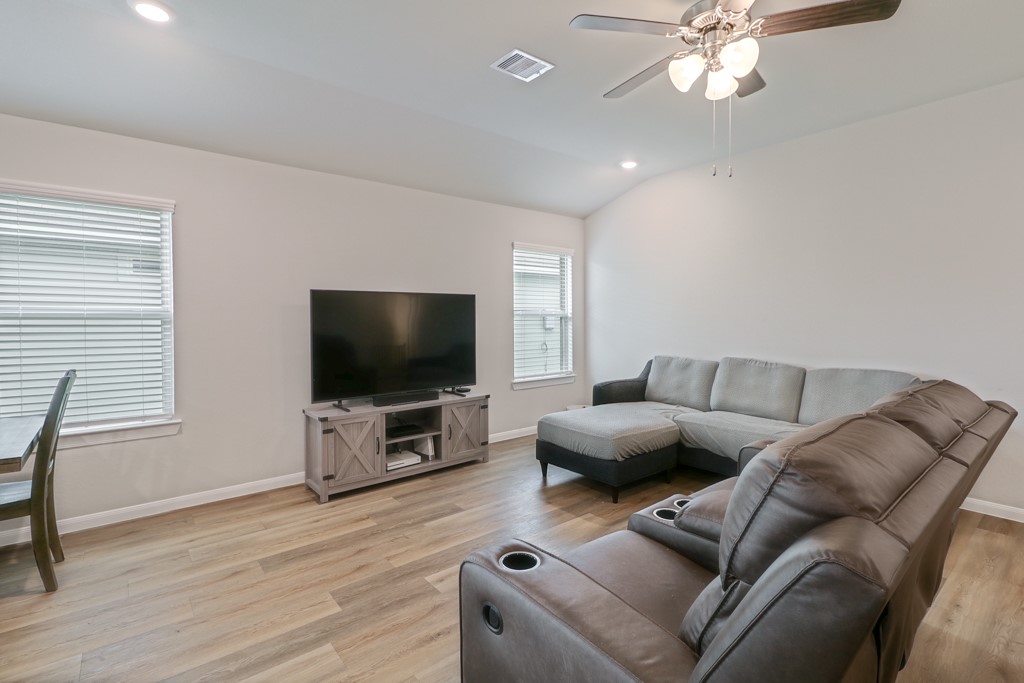 Bryan, Texas 77807, United States, 3 Bedrooms Bedrooms, ,2 BathroomsBathrooms,Residential,Active,120136