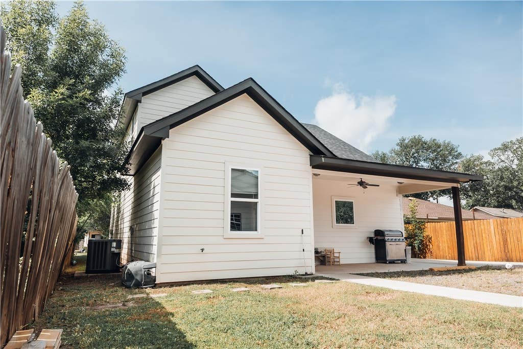 Photo of 1508 Boone, Bryan, TX 77803 (MLS # 26009493)