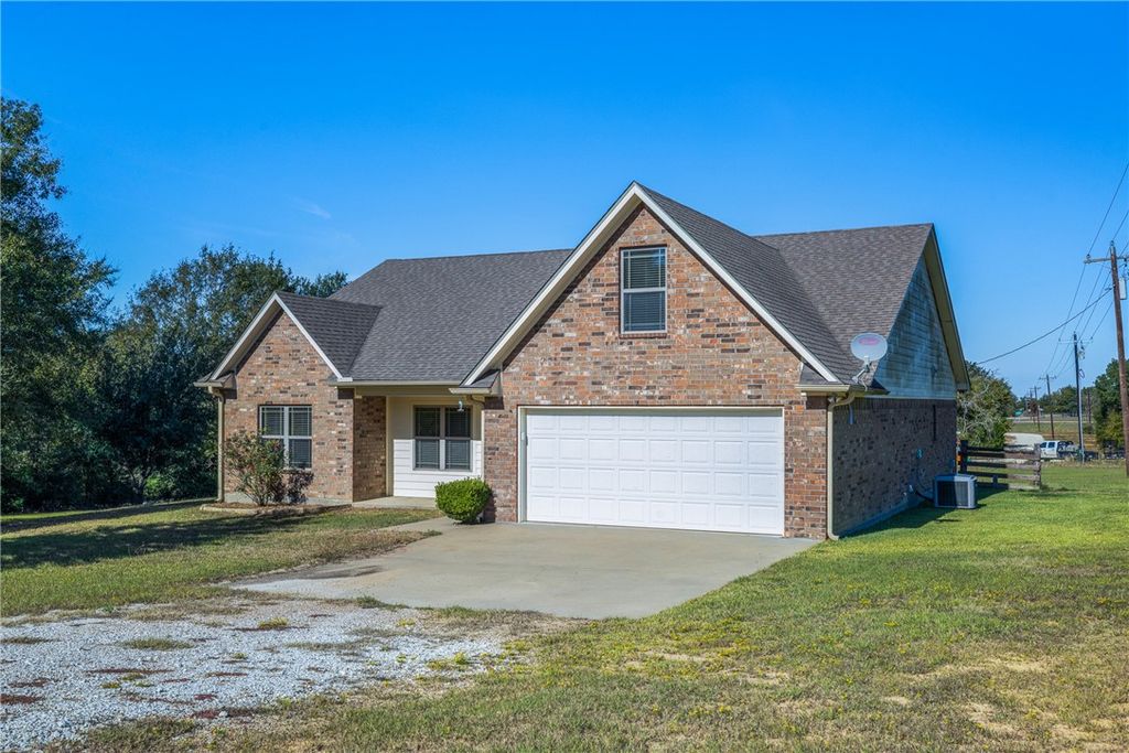 Photo of 525 Oak Tree Lane, Franklin, TX 77856 (MLS # 25011574)