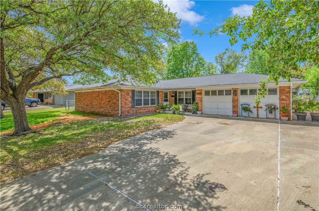 Photo of 1302 Laura Lane, College Station, TX 77840 (MLS # 26003909)