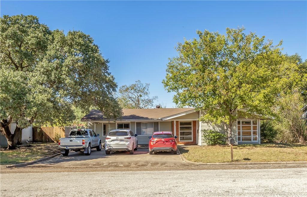 Photo of 520 Helena Street, Bryan, TX 77801 (MLS # 25011407)