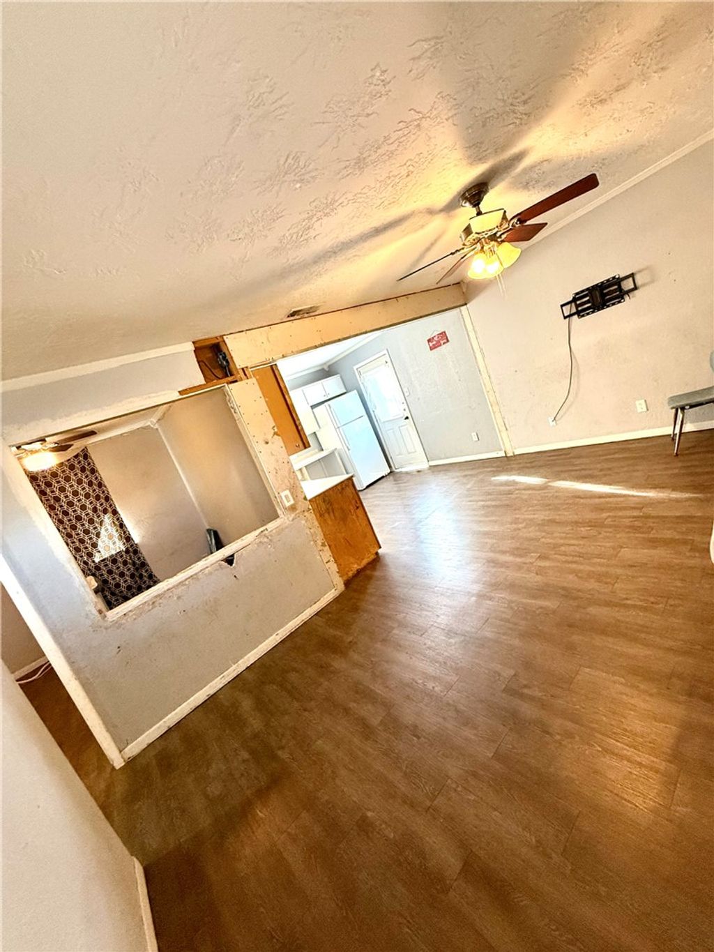 Photo of 2105 N Karnes, Cameron, TX 76520 (MLS # 26001318)