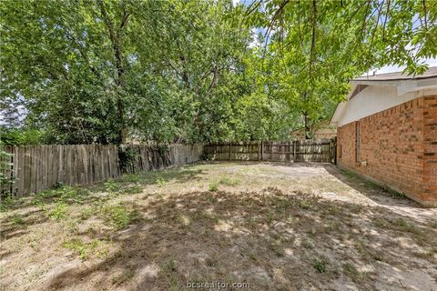 Tiny photo for 3015 Red Robin Loop, Bryan, TX 77802 (MLS # 26009080)