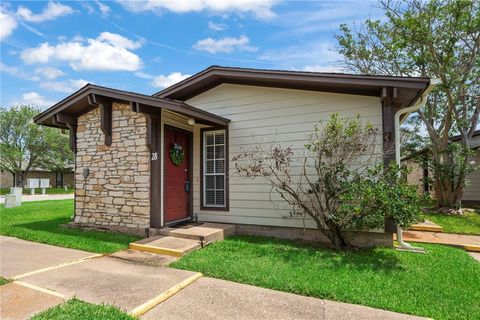Photo of 2100 Windsor Dr #28, Bryan, TX 77802 (MLS # 26004856)