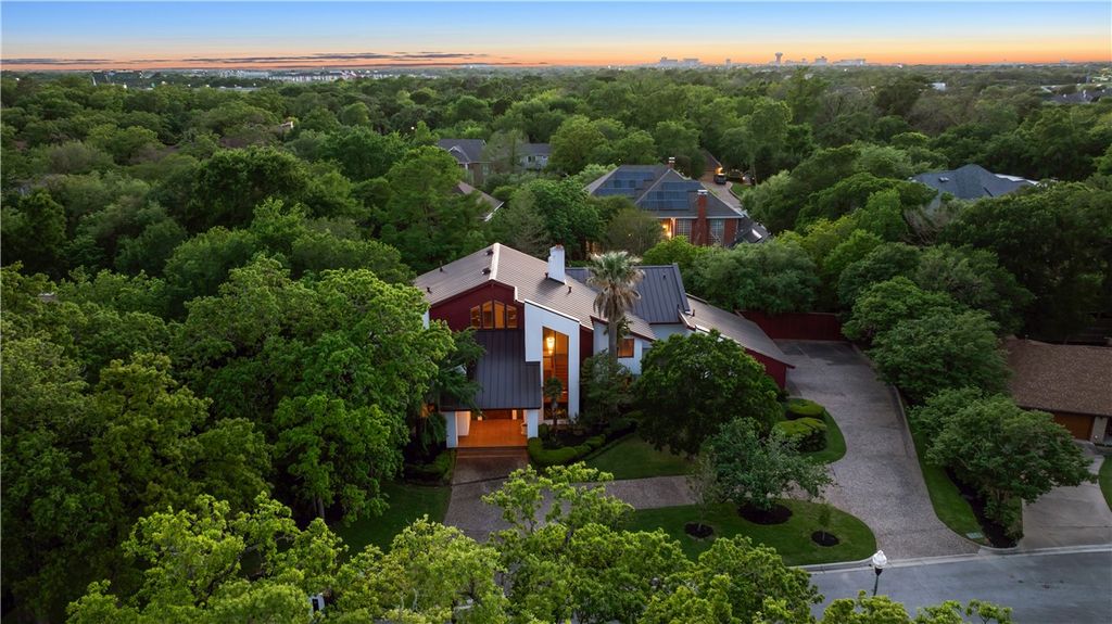 Photo of 8604 Creekview Court, College Station, TX 77845 (MLS # 26001580)