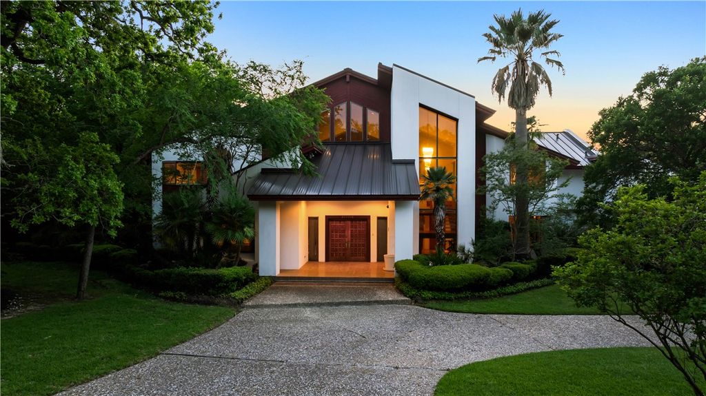 Photo of 8604 Creekview Court, College Station, TX 77845 (MLS # 26001580)