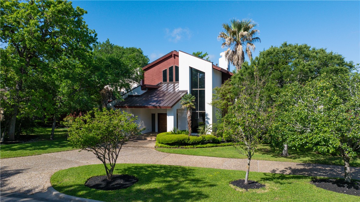 8604 Creekview Court