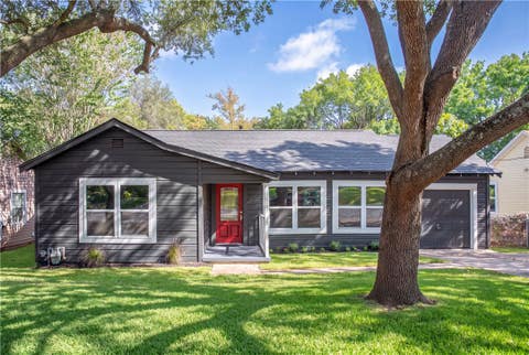 Photo of 805 E Tom Green Street, Brenham, TX 77833 (MLS # 26010618)