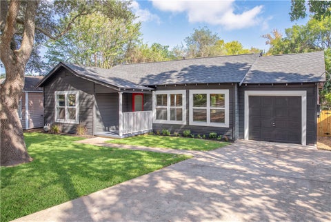 Tiny photo for 805 E Tom Green Street, Brenham, TX 77833 (MLS # 26010618)