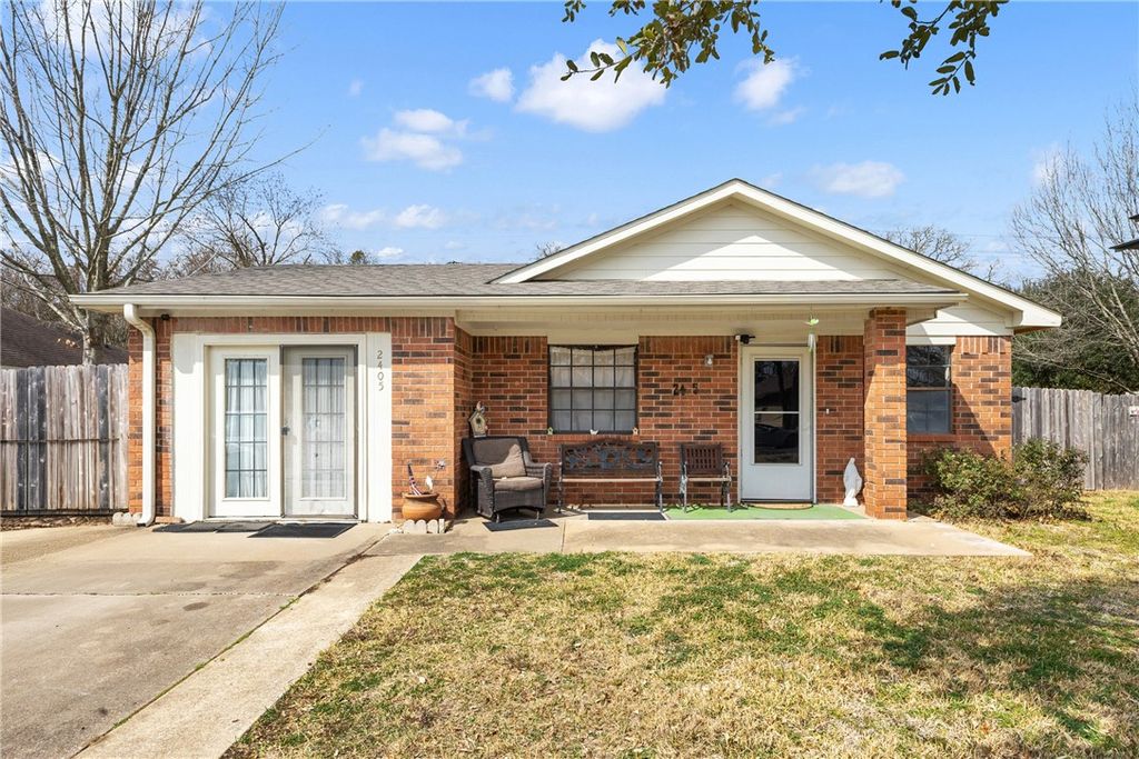 Photo of 2405 Woodbend Drive, Bryan, TX 77803 (MLS # 26001883)