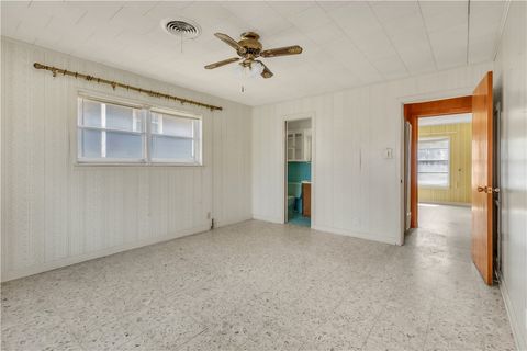 Tiny photo for 405 E Brown Street, Hearne, TX 77859 (MLS # 26002754)