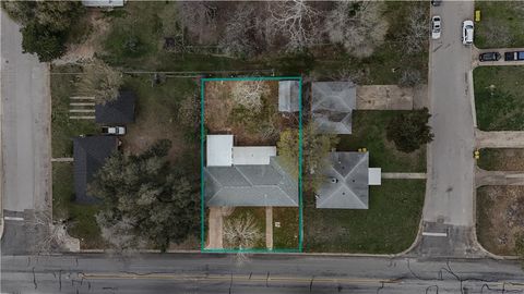 Tiny photo for 405 E Brown Street, Hearne, TX 77859 (MLS # 26002754)