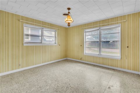 Tiny photo for 405 E Brown Street, Hearne, TX 77859 (MLS # 26002754)