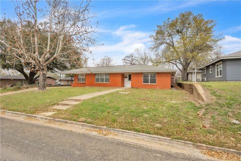 Tiny photo for 405 E Brown Street, Hearne, TX 77859 (MLS # 26002754)
