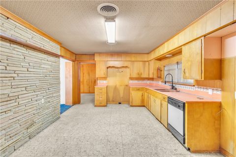 Tiny photo for 405 E Brown Street, Hearne, TX 77859 (MLS # 26002754)