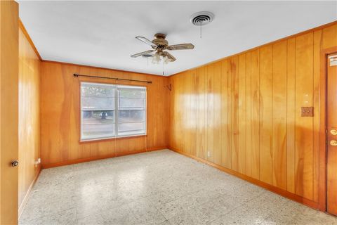 Tiny photo for 405 E Brown Street, Hearne, TX 77859 (MLS # 26002754)