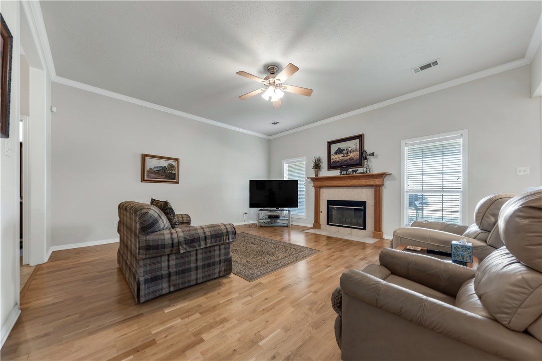 Bryan, Texas 77808, United States, 4 Bedrooms Bedrooms, ,2 BathroomsBathrooms,Residential,Pending,24390