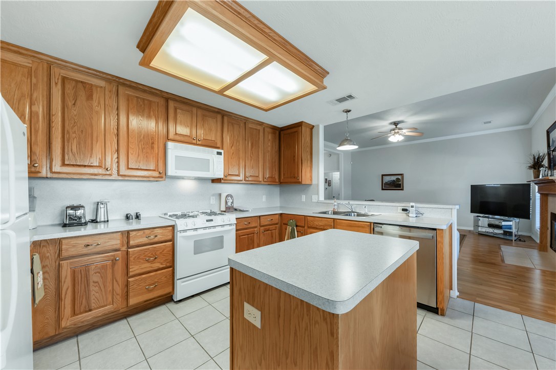 Bryan, Texas 77808, United States, 4 Bedrooms Bedrooms, ,2 BathroomsBathrooms,Residential,Pending,24390