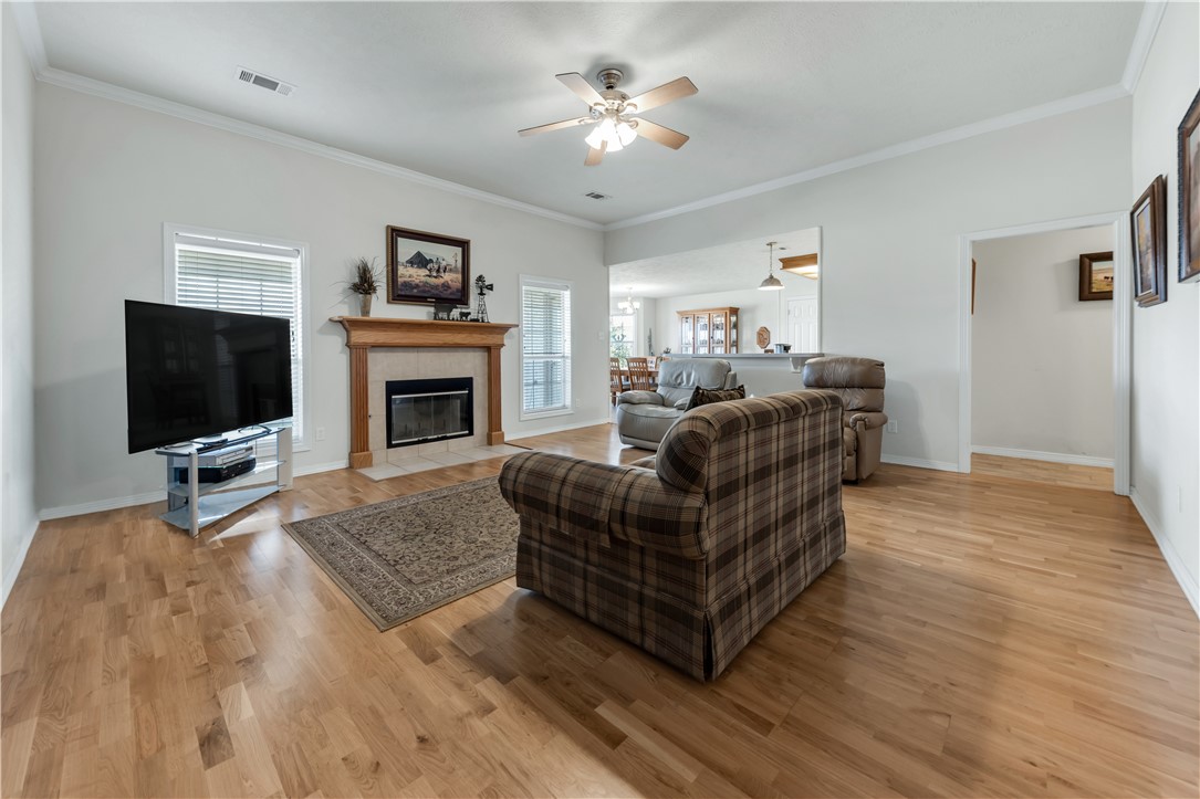 Bryan, Texas 77808, United States, 4 Bedrooms Bedrooms, ,2 BathroomsBathrooms,Residential,Pending,24390