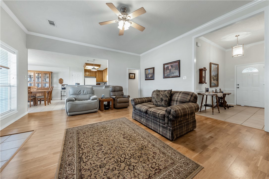 Bryan, Texas 77808, United States, 4 Bedrooms Bedrooms, ,2 BathroomsBathrooms,Residential,Pending,24390