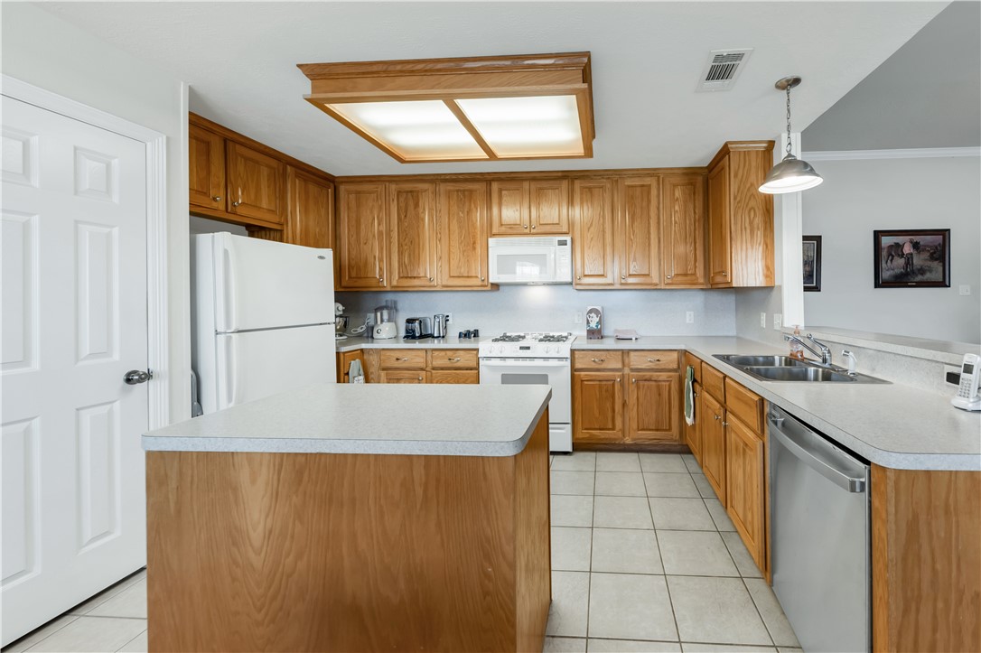 Bryan, Texas 77808, United States, 4 Bedrooms Bedrooms, ,2 BathroomsBathrooms,Residential,Pending,24390