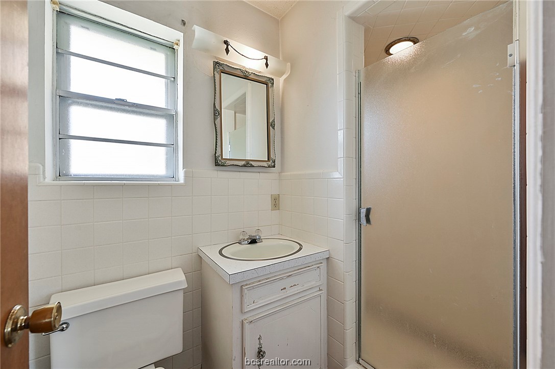 300 W Bullard Street W