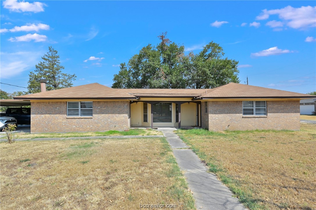 300 W Bullard Street W