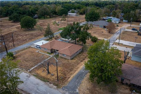 300 W Bullard Street W Madisonville TX 77864