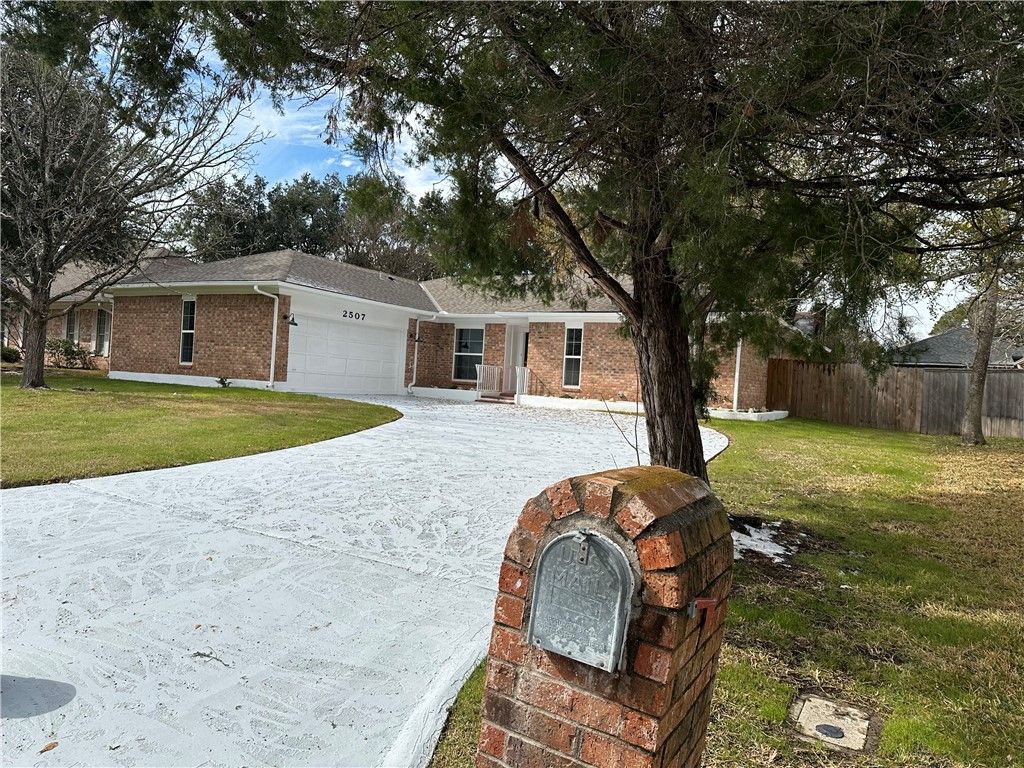 Photo of 2507 Oak Circle, Bryan, TX 77802 (MLS # 26001001)