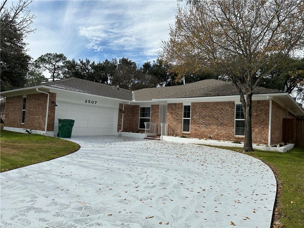 Photo of 2507 Oak Circle, Bryan, TX 77802 (MLS # 26001001)