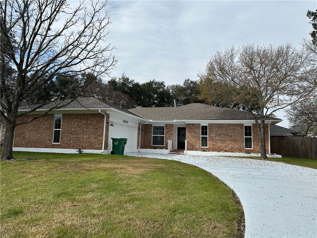 Photo of 2507 Oak Circle, Bryan, TX 77802 (MLS # 26001001)